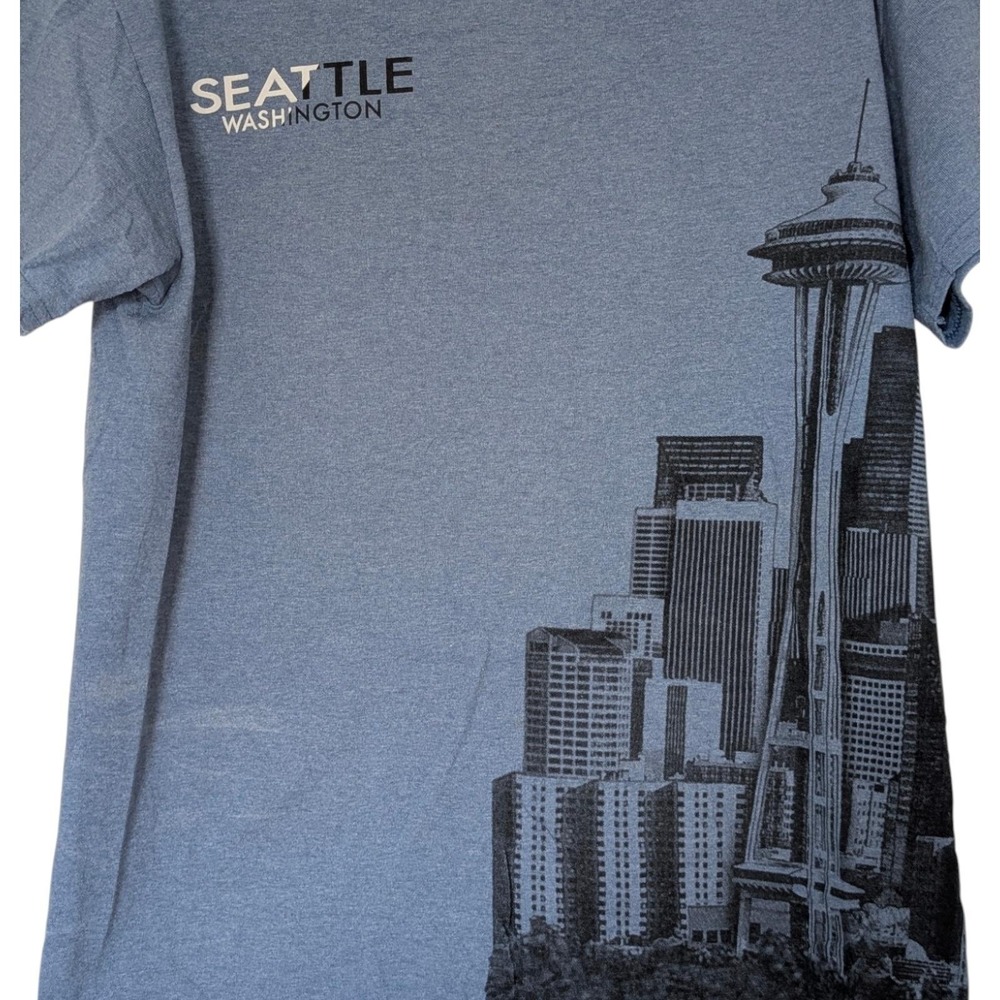 Seattle Washington Shirt‎ Mens Medium Blue Space Needle Skyline Graphic Tee PNW